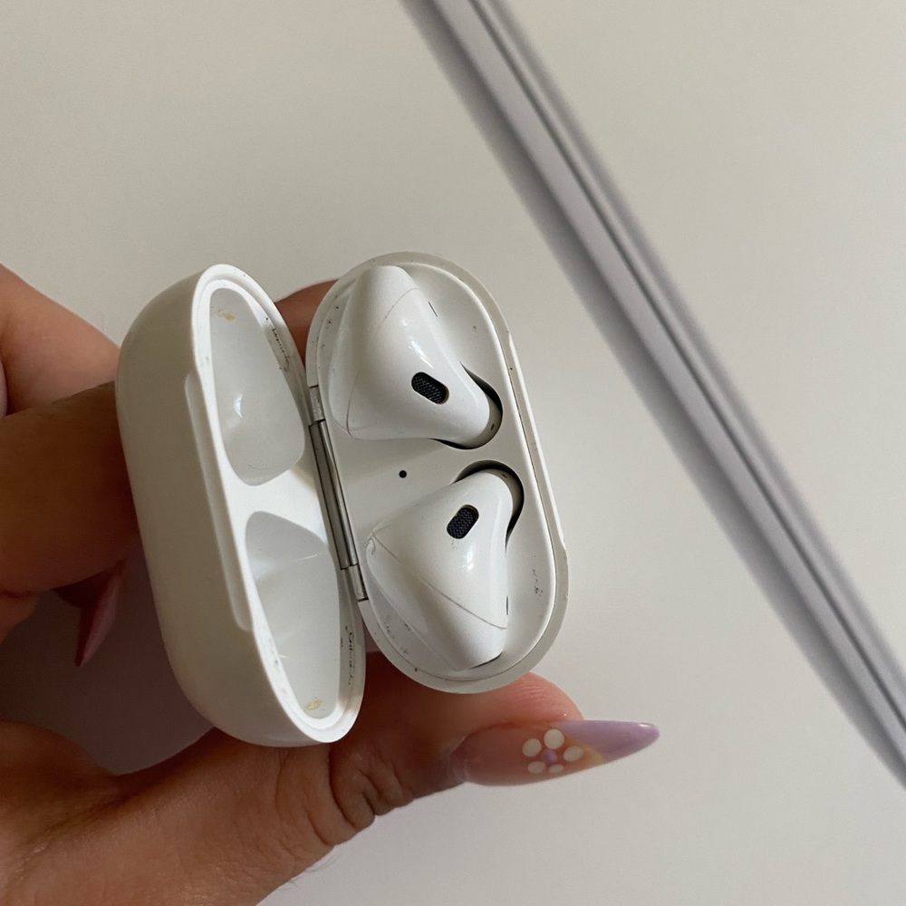 Apple AirPods 1st gen - PLEASE READ Description
